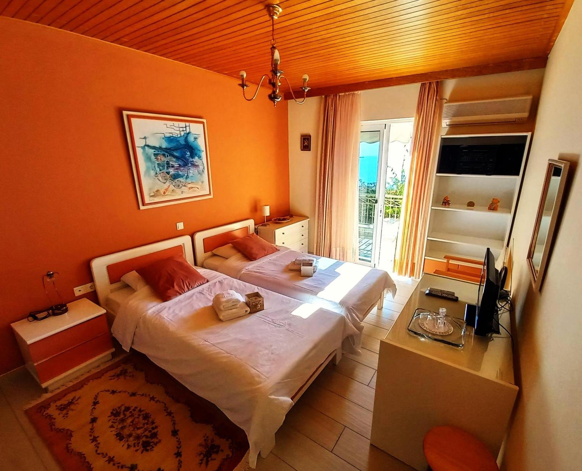Villa "Eva" - Entire Beachfront Holiday Home - 4S Agia Marina  ภายนอก รูปภาพ