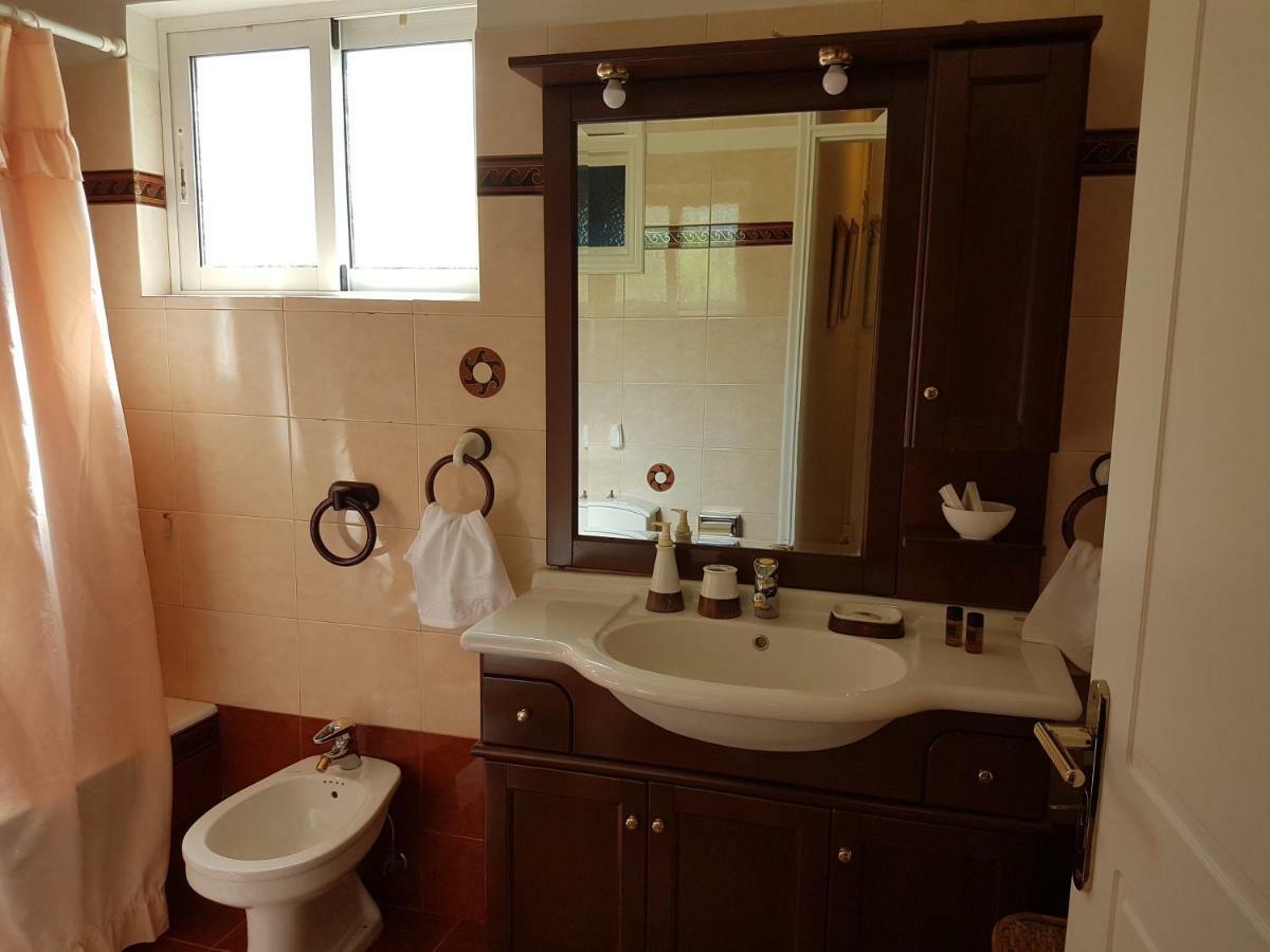 Villa "Eva" - Entire Beachfront Holiday Home - 4S Agia Marina  ภายนอก รูปภาพ
